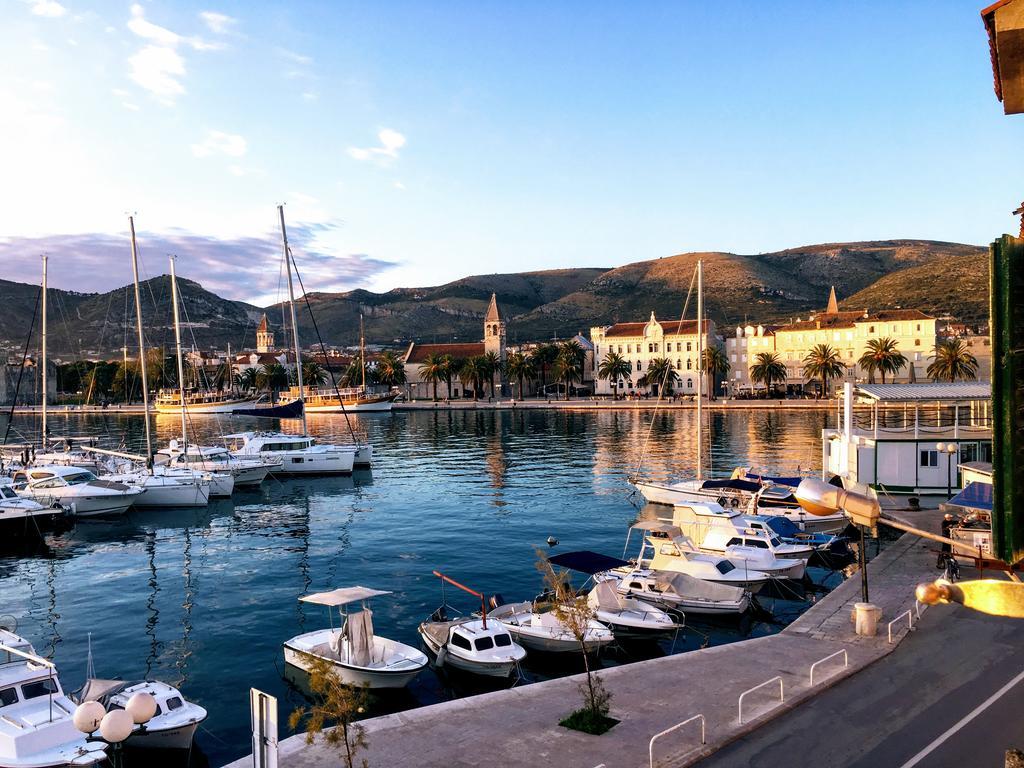 Apartments Feral Trogir Exteriör bild