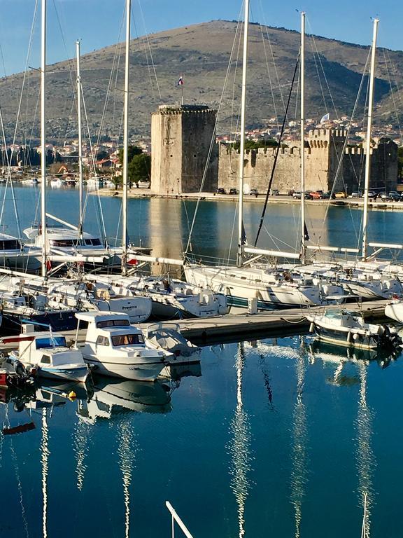 Apartments Feral Trogir Exteriör bild