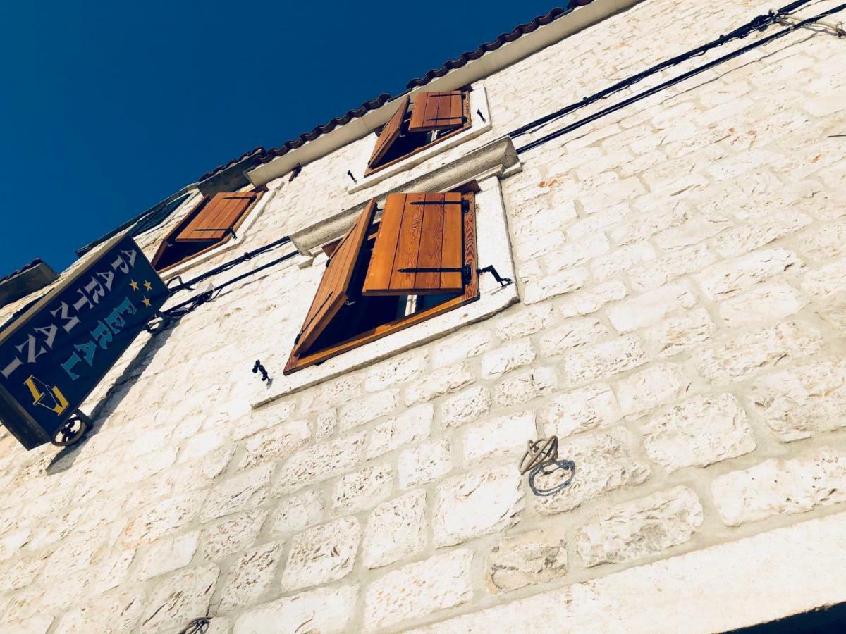Apartments Feral Trogir Exteriör bild