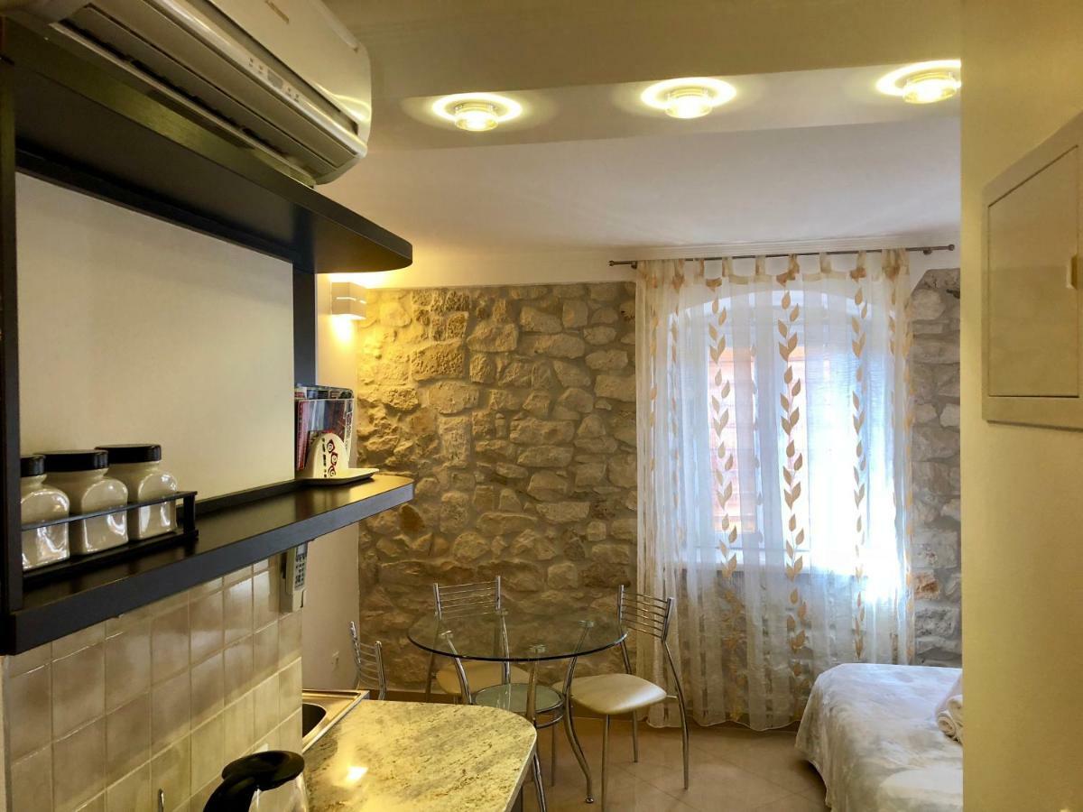 Apartments Feral Trogir Exteriör bild